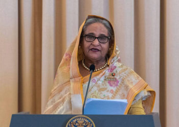 Bangladeş’te Başbakan Hasina ülkeden kaçtı