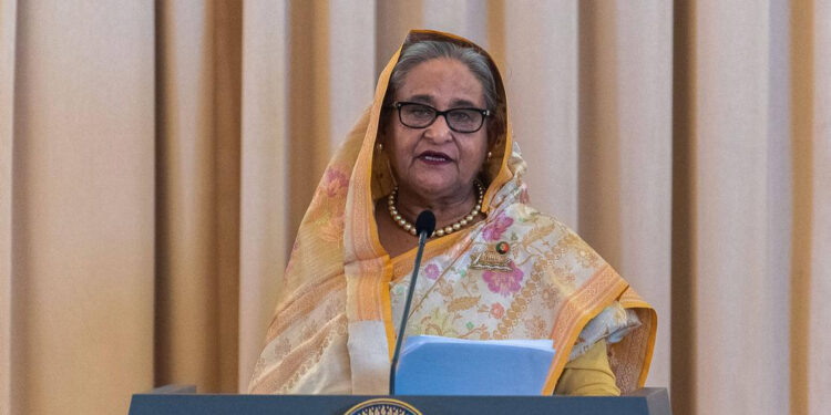 Bangladeş’te Başbakan Hasina ülkeden kaçtı
