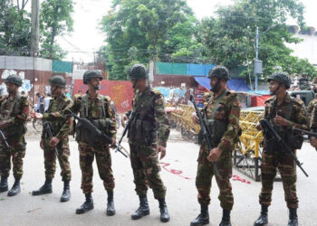 Bangladeş'te Eğitim 1 Ayın Ardından Yeniden Başladı