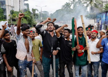 Bangladeş'te 'başbakan istifa' eylemleri: Ölü sayısı 70'i aştı