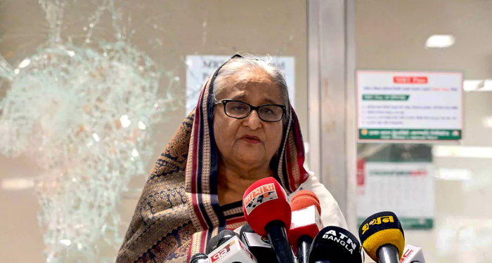 Bangladeş’te protestocular başbakanlık sarayını bastı, Başbakan Hasina ülkeyi terk etti