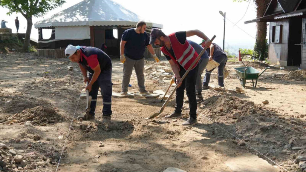 Belediye Çalışanlarından Antik Tiyatro Kazısına Destek