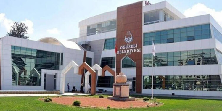 Belediye El Değiştirdi Ama... 'Resmi Belgede Sahtecilik' Suçu Koltuğu Bırakmasına Yetmedi!