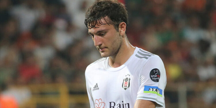 Beşiktaş'ta Emrecan Uzunhan, Antalyaspor'a kiralandı