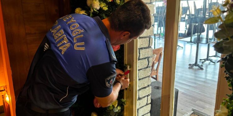 Beyoğlu Belediye Başkanı Güney açıkladı; kadınları erkeklerle oturmaya zorlayarak taciz ve darbeden mekân mühürlendi!