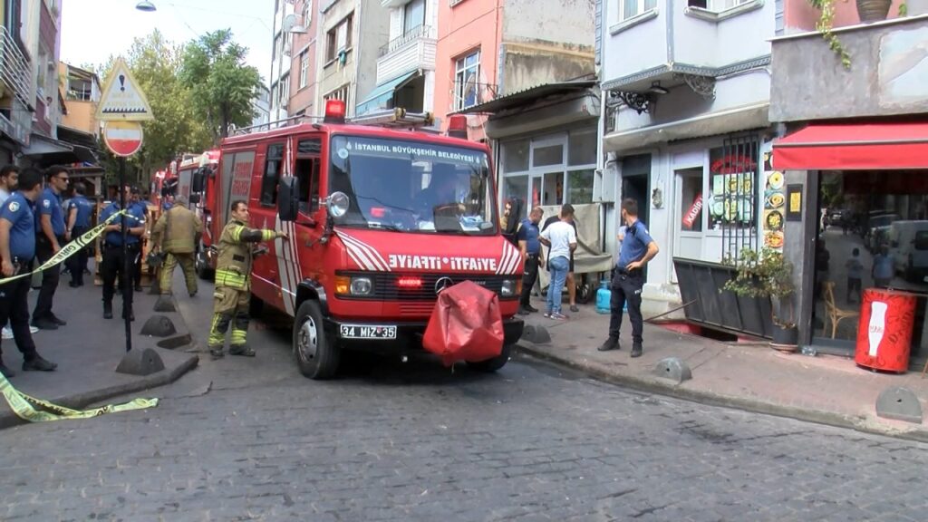 Beyoğlu’nda gaz sızıntısı nedeniyle patlama: 2 yaralı