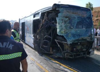 Bir kişinin öldüğü metrobüs kazasıyla ilgili 3 gözaltı