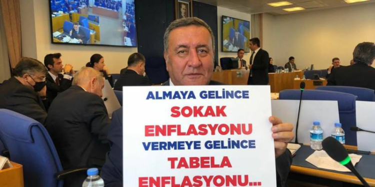 Bireysel kredi kart borçları 3,34 trilyon liraya yükseldi