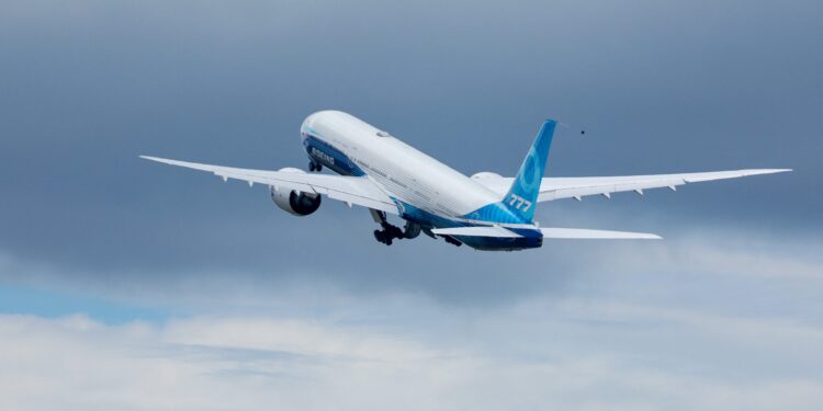 Boeing, yeni uçağı 777X’in uçuş testlerini askıya aldı