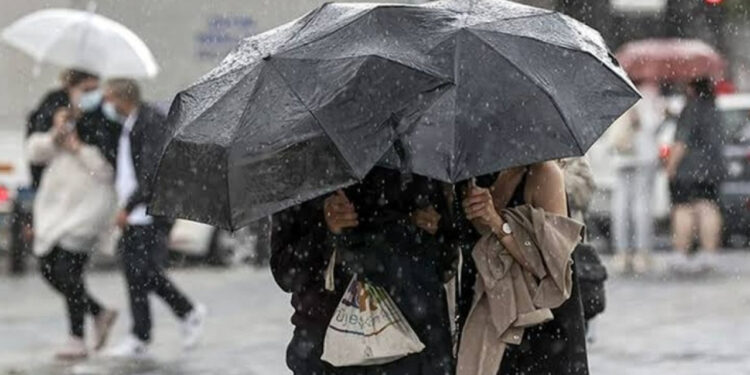 Bu İllerde Yaşayanlar Dikkat! Meteoroloji'den Çok Sayıda Kent İçin Gök Gürültülü Sağanak Uyarısı