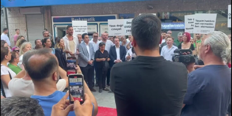 CHP Bahçelievler İlçe Örgütü'nden 'Katliam Yasası'na Karşı Eylem