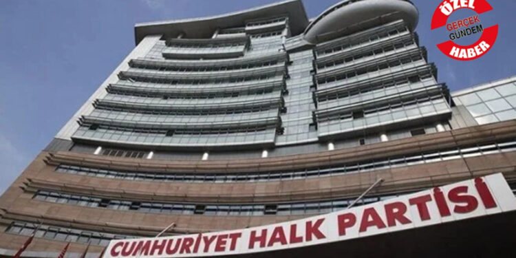 CHP, Kadın Kolları Başkanını Seçecek: İki Aday Çekiliyor, Favori Kim?