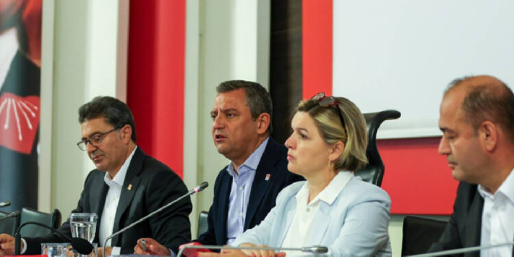 CHP Tüzük Kurultayı'nda İlk Toplantı Tamam: 3 Dönem Kuralı Getirilecek mi?