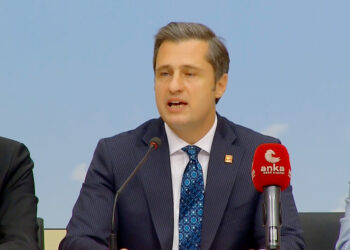 CHP’de ‘WhatsApp’ krizi: Deniz Yücel’in hesabı çalındı