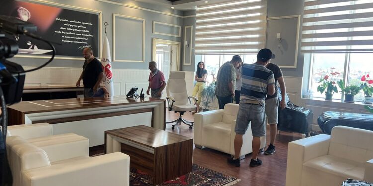 CHP’li başkanın makam odası haczedildi