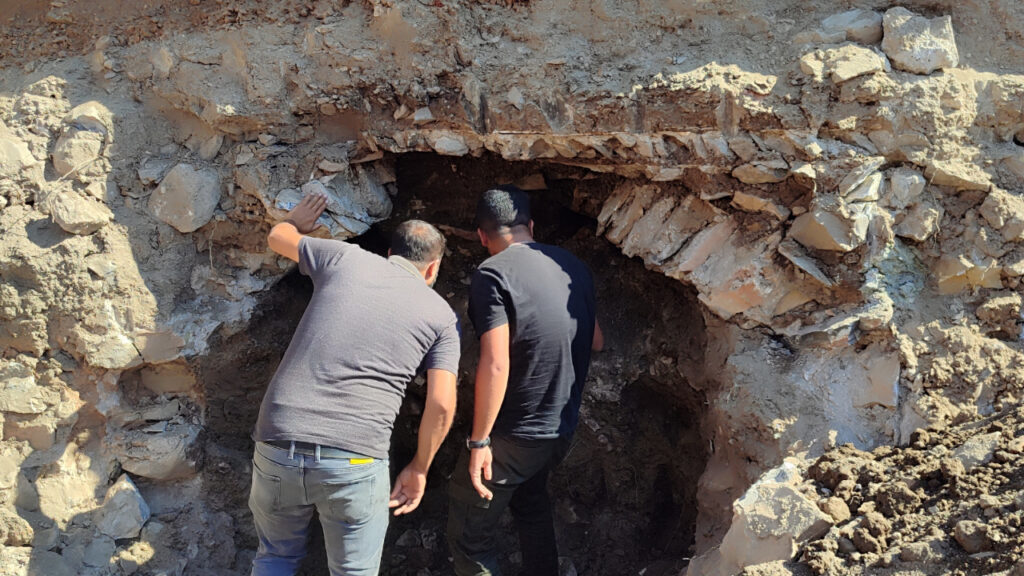 Cami Temeli Kazısında Tarihi Kemer ve Tünel Bulundu