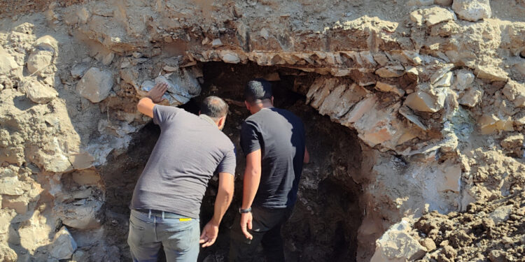 Cami Temeli Kazısında Tarihi Kemer ve Tünel Bulundu