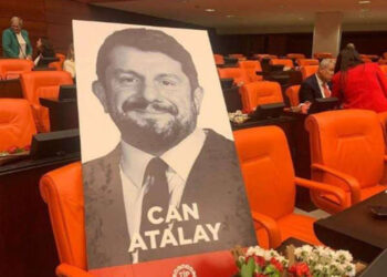 Can Atalay'dan Mahmud Abbas'a Üç Dilde Mesaj