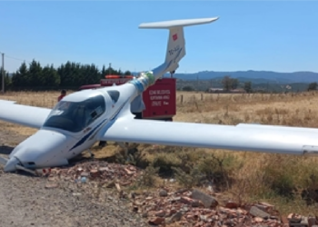 Çanakkale'de Eğitim Uçağında Arıza: Tarlaya Acil İniş Yaptı