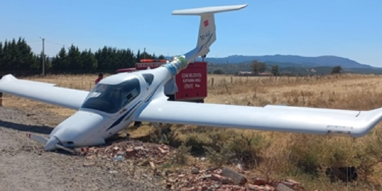 Çanakkale'de Eğitim Uçağında Arıza: Tarlaya Acil İniş Yaptı