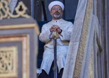 Çok savaşmak istiyorsanız gidin Gazze’ye savaşın, minbere kılıçla çıkmak bir şey ifade etmiyor