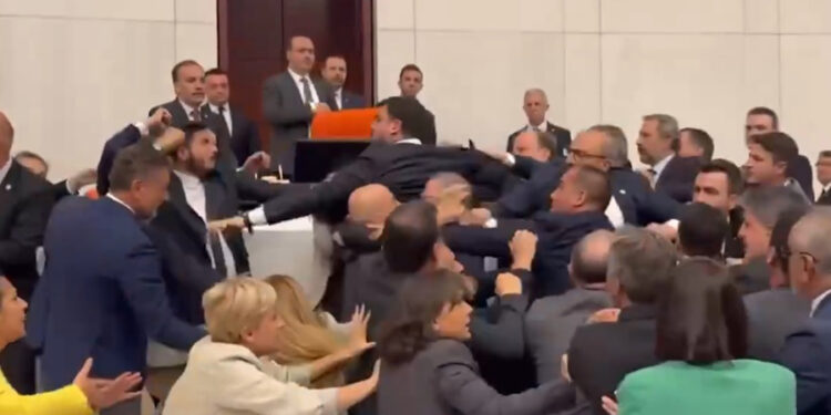 DEM Parti’den saldırıya tepki: ‘AKP’li vekiller vandallıkta sınır tanımıyor, geri adım atmayacağız’