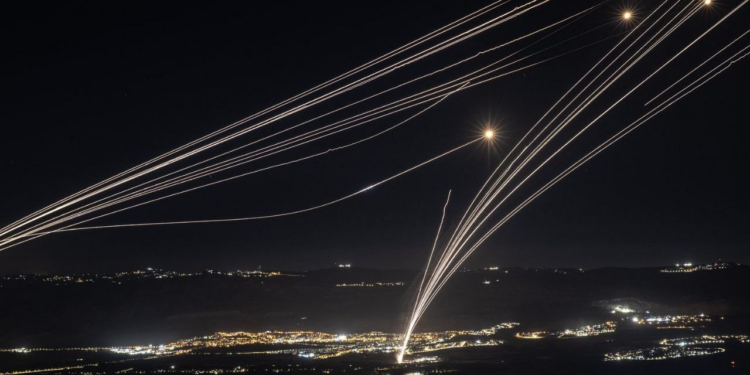 Demir Kubbe Alarm Verdi! Lübnan, İsrail'in Kuzeyine Roket Yağdırdı