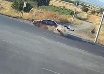 Denizli'de Otomobil ile Motosiklet Çarpıştı: 4 Yaralı