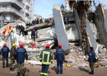 Depremde yıkılan Ezgi Apartmanı’nda kolonları kesen iş yeri sahiplerinin suçsuz olduğu iddia edilen bilirkişi raporuna itiraz