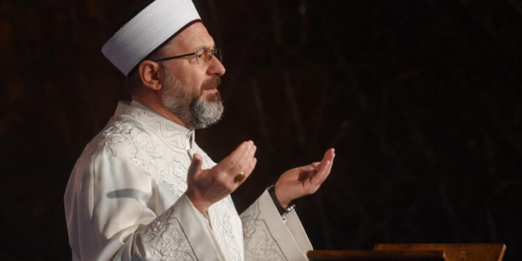Diyanet İşleri Başkanı Ali Erbaş, Cumhurbaşkanlığı'ndaki 30 Ağustos Töreninde Atatürk'e Dua Etti