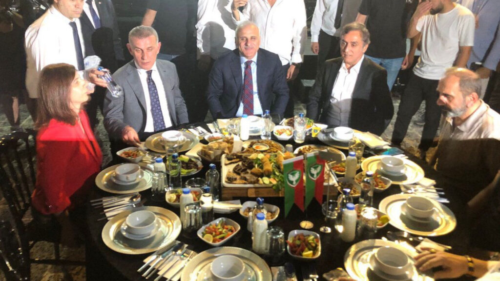 Diyarbakır'da Amedspor Gala Yemeğinde Tarihi Fotoğraf: TFF Başkanı, DEM Partili Başkanlar ve Vali Aynı Masada