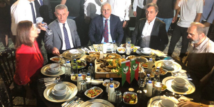 Diyarbakır'da Amedspor Gala Yemeğinde Tarihi Fotoğraf: TFF Başkanı, DEM Partili Başkanlar ve Vali Aynı Masada
