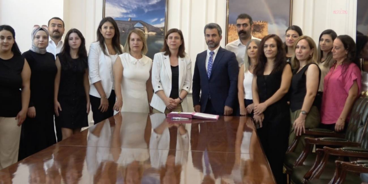 Diyarbakır’da şiddete uğrayan kadınları kadın avukat savunacak