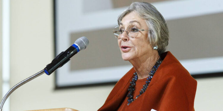 Dünyanın En Zengin Kadını Oldu: Serveti 100 Milyar Dolara Ulaştı