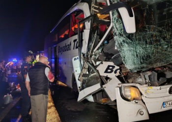 Düzce’de yolcu otobüsü TIR’a çarptı: 25 yaralı