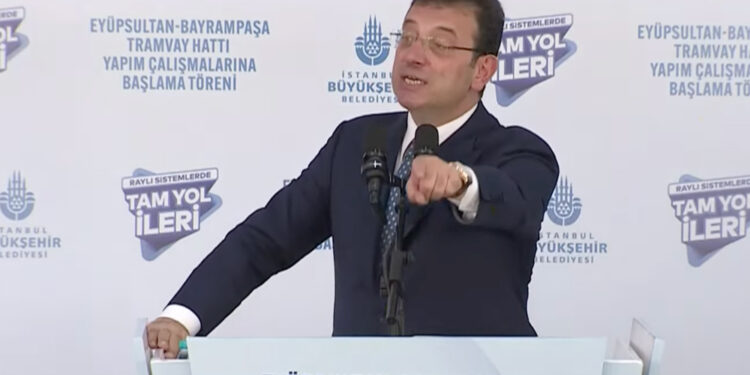 Ekrem İmamoğlu sert çıktı: “Üsküdar’da, Boğaz’ın kıyısına imar iznini veren Şehircilik Bakanlığı!”