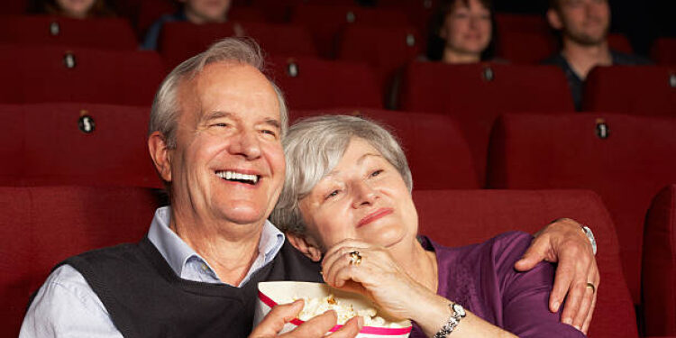 Emekli, maaşına zam beklerken sinema biletine indirim aldı