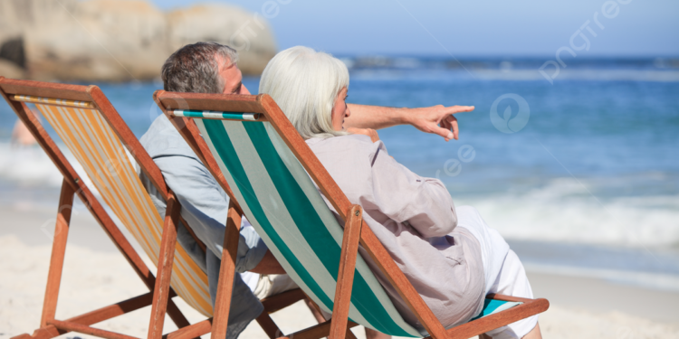 Emekliler yaşadı: Tatile gidemese de şezlong ve şemsiyeleri ücretsiz kullanabilecek