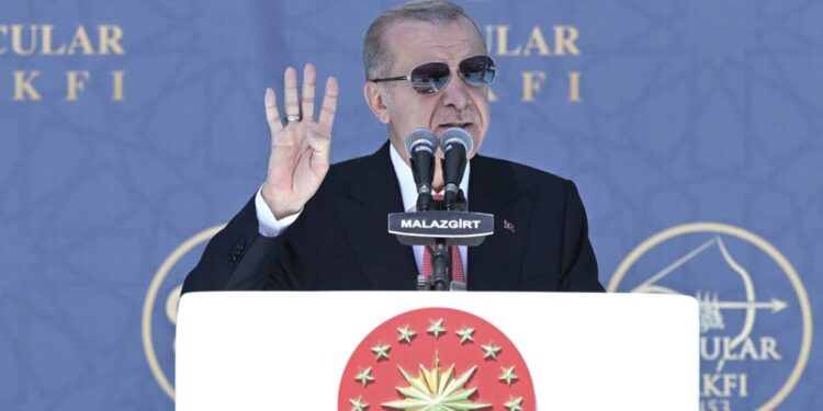 Erdoğan: Malazgirt, 2071 Türkiye’sine giden yolda fenerdir