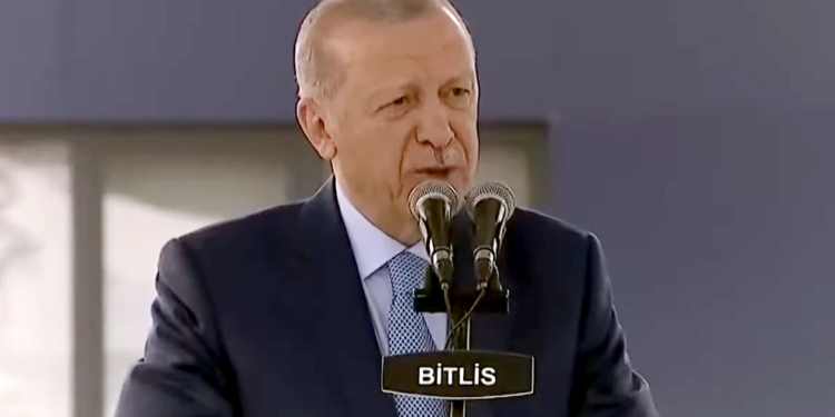 Erdoğan’dan İBB’ye ‘kaçak yapı’ tepkisi: “Para babalarına peşkeş çekiyorlar”