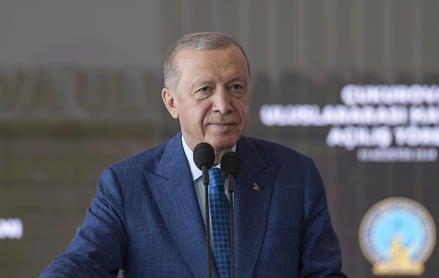 Erdoğan’dan İmamoğlu’na Paris tepkisi: ‘SGK’ya gelince para yok, Paris’te keyif çatmaya gelince var’