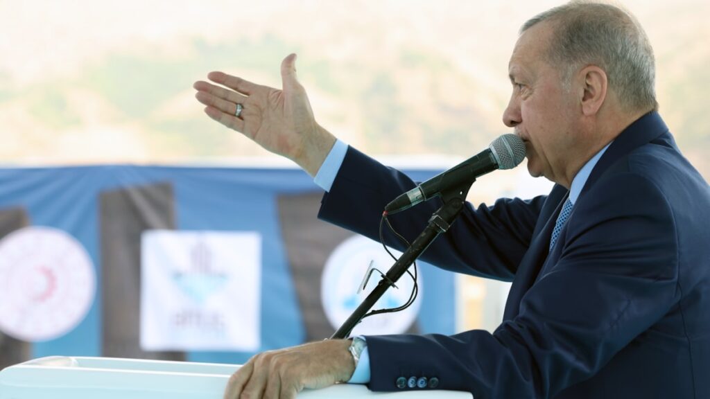 Erdoğan’ın ‘yokluk, yoksulluk bitti’ sözüne vatandaştan yanıt: Ne diyelim, konuşsak tutuklanacağız!