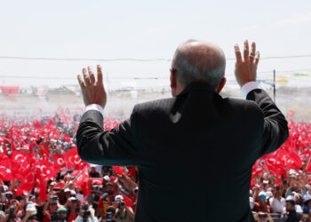 Erdoğan’ın Muş mitingine memurlar taşındı; su dahi verilmedi!