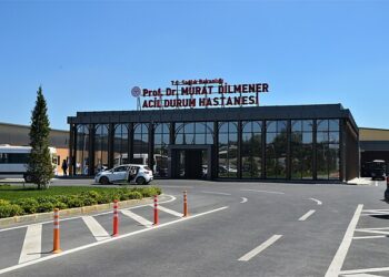 Erdoğan’ın açılışını yaptığı hastanenin tavanı çöktü, bebekler tahliye ediliyor