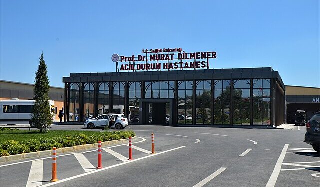 Erdoğan’ın açılışını yaptığı hastanenin tavanı çöktü, bebekler tahliye ediliyor