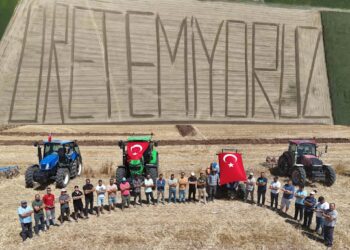 Eskişehirli çiftçiler isyanda: Tarlaya ‘üretemiyoruz’ yazdılar