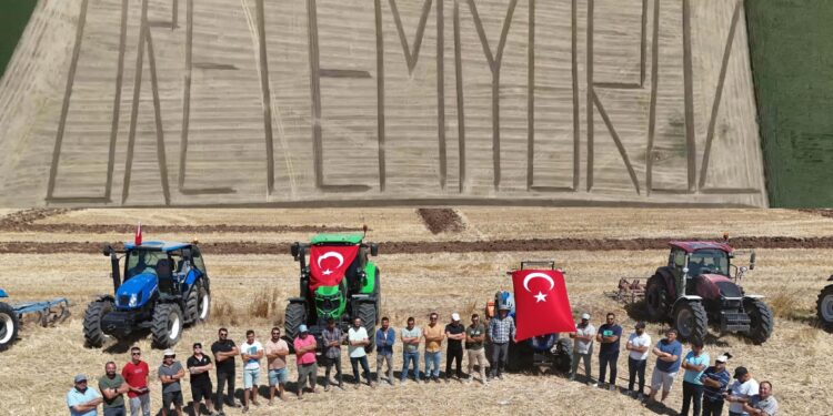 Eskişehirli çiftçiler isyanda: Tarlaya ‘üretemiyoruz’ yazdılar