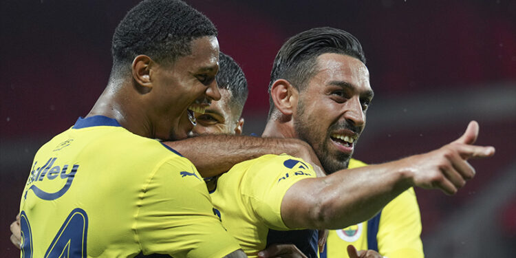 Fenerbahçe uzatmalarda yıkıldı; tur umutlarını Kadıköy'e bıraktı