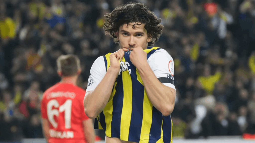 Fenerbahçe'de Ferdi Kadıoğlu Resmen İngiltere Yolcusu: Kararını Yönetime Bildirdi