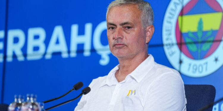 Fenerbahçe'den Mourinho Açıklaması: 'Hocamızın Sözleri Kasten Saptırılıyor'